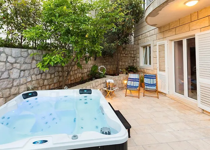 Barbara With Private Pool Apartament *