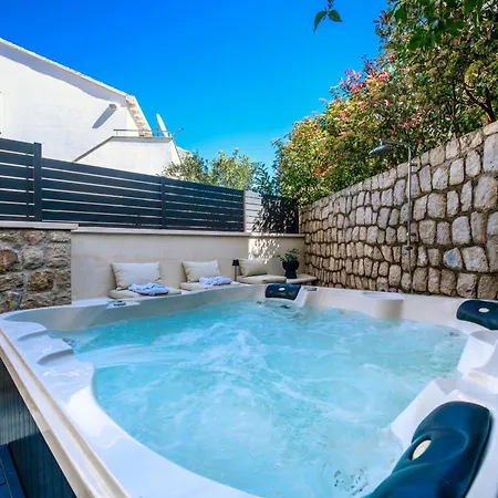 아파트 Barbara With Private Pool *